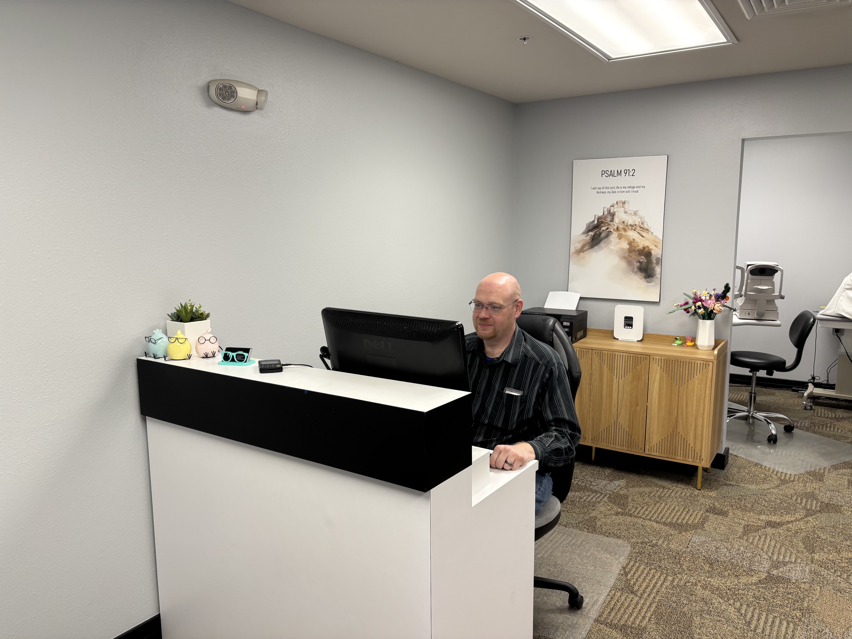 Advanced diagnostic eye imaging equipment