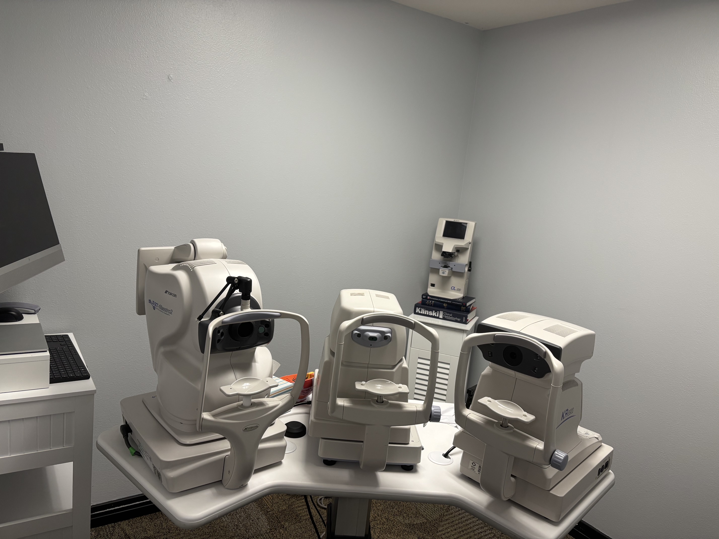 Auto-refractor and imaging devices used during eye exams